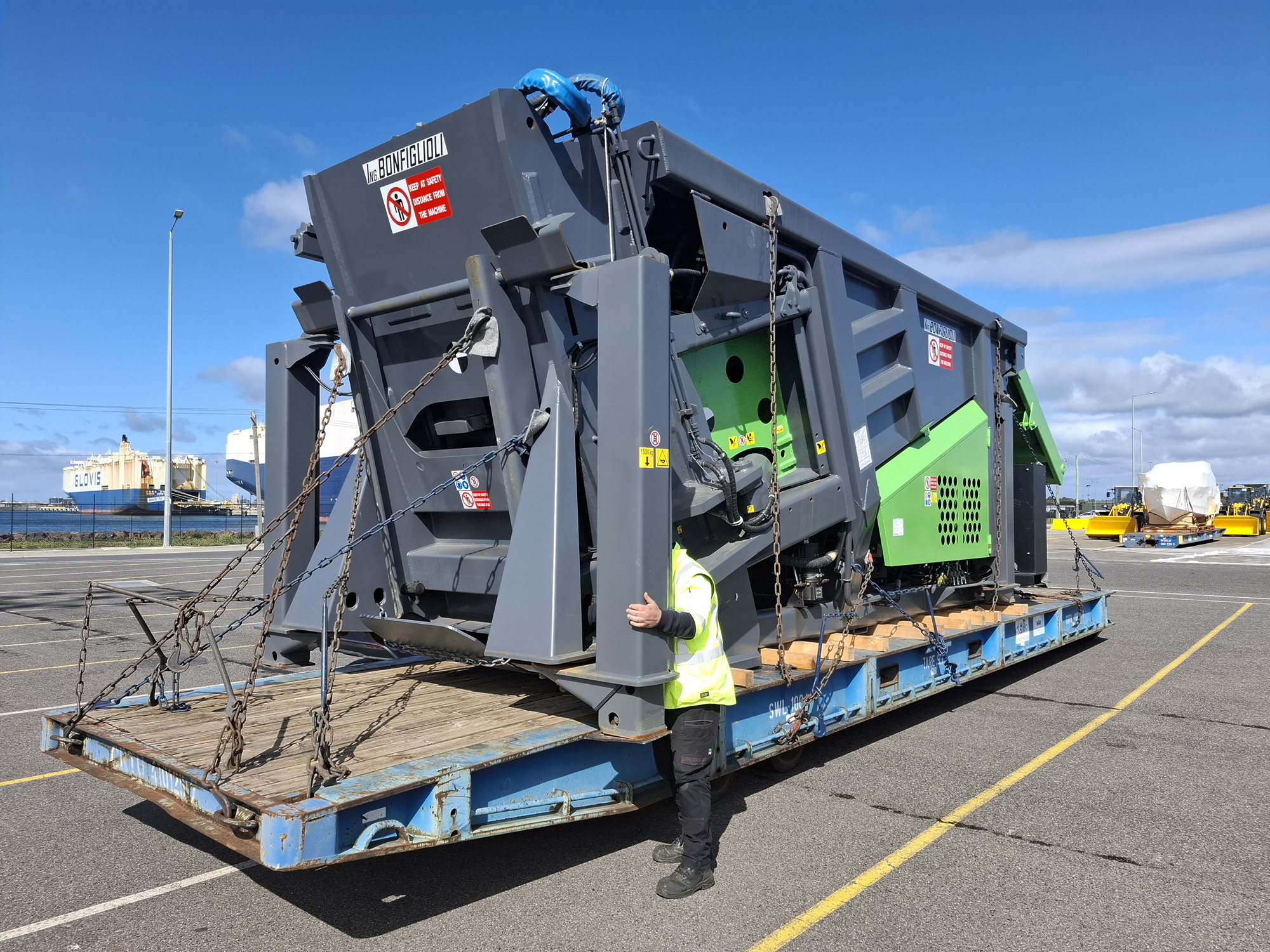 Secure lashing of OOG cargo for sea freight