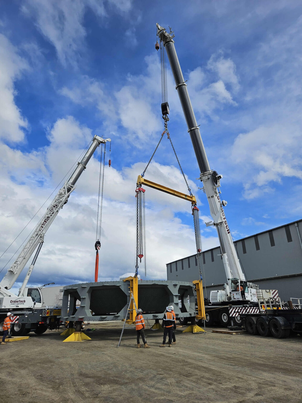 Multi-axle trailer for industrial cargo