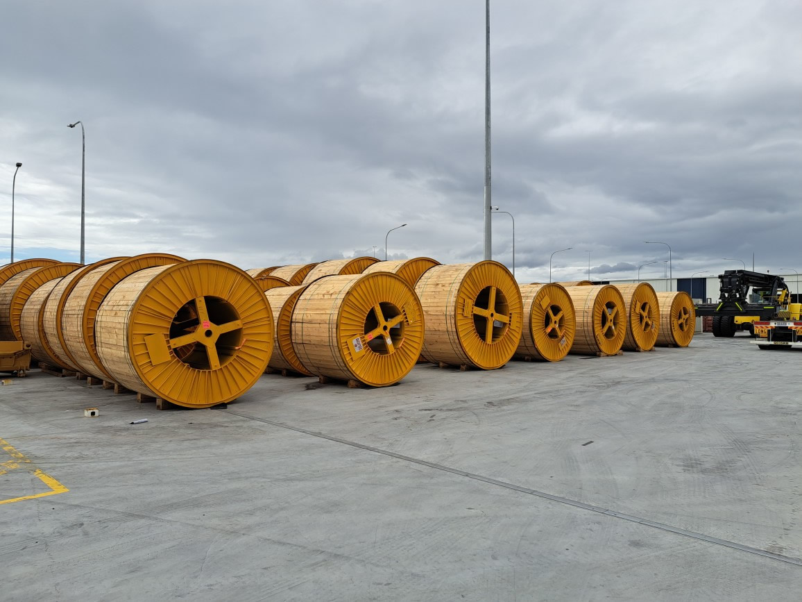 High & heavy RoRo cargo discharge operations